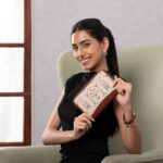 Taj Nakashi Chain Wallet - Image 2