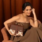 Kriti Sanon - Seashell Motif White Iconic Evening Satchel - Image 2