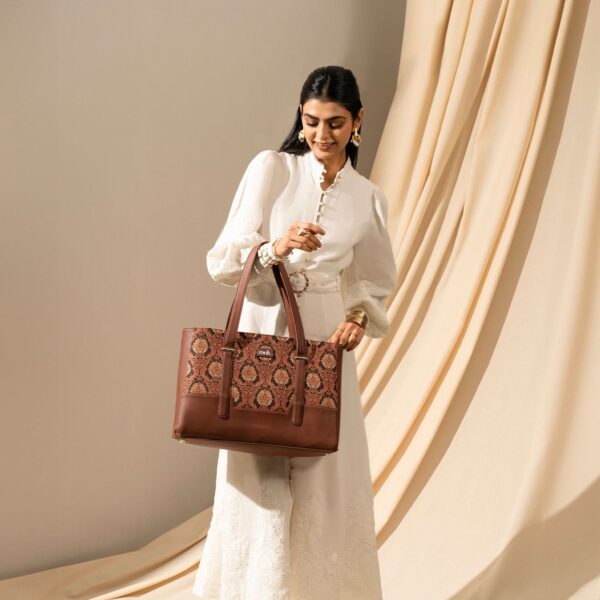 Zouk Jodhpur Damask Maya Multitasker Tote Bag