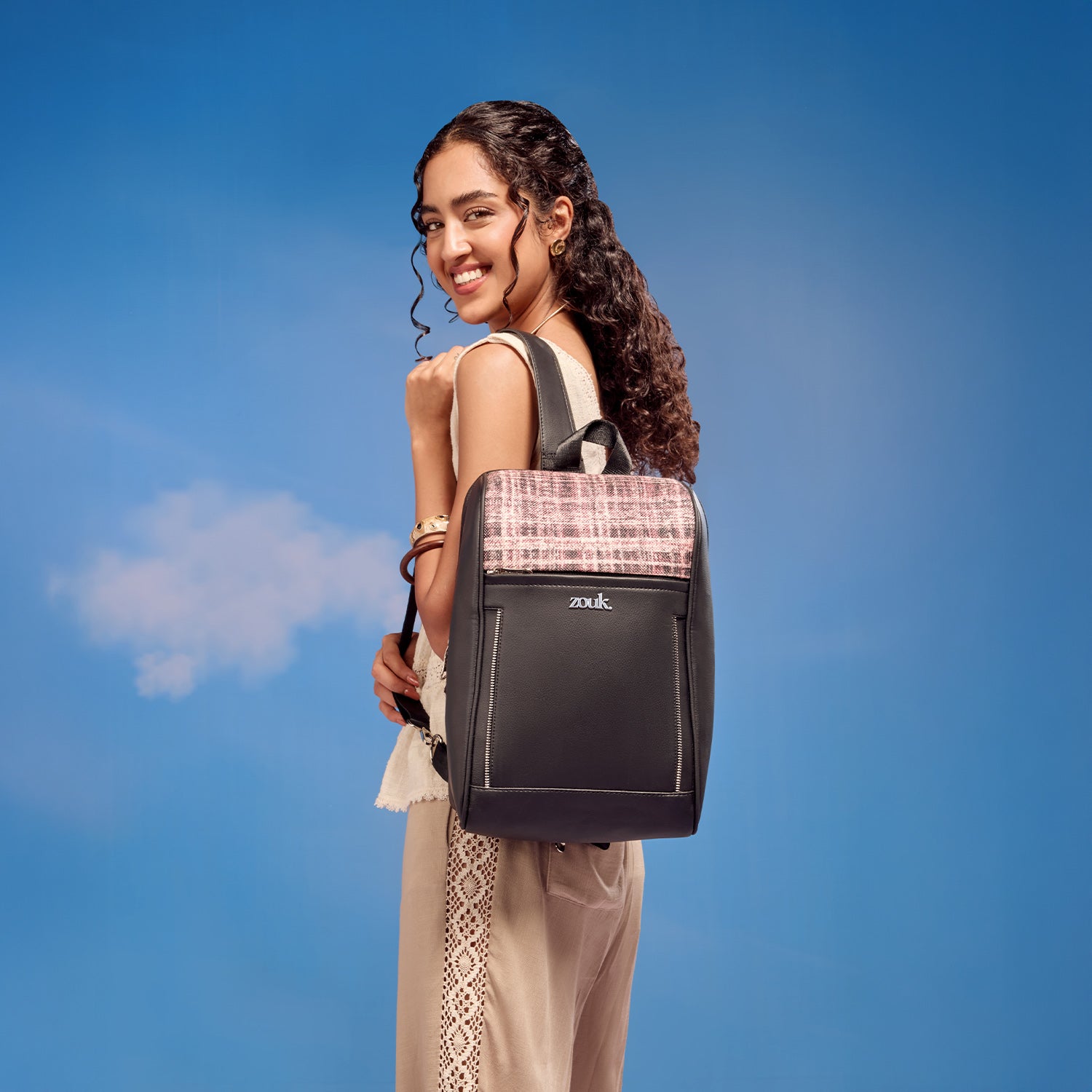 Olina_Daypack_-_Cashmere_Noir_Copper_1x1_31900ee5-a2ab-4243-8ce2-678976591971.jpg Olina Daypack - Cashmere Noir (Copper) - Image 1