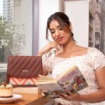 WavBeach Beyond Basic Sling Bag - Image 12