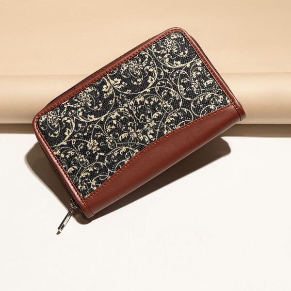 Lattice Lace Chain Wallet